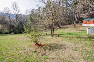 6414 Summit Rd, Purlear, NC 28665 - Photo 9