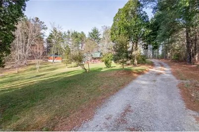 6414 Summit Road, Purlear, NC 28665 - Photo 5