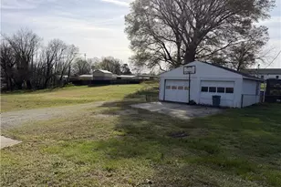 503 E Bodenhamer St, Kernersville, NC 27284 - Photo 3