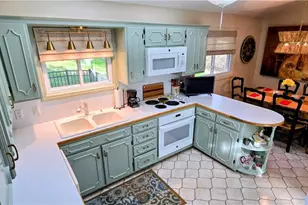 105 Mendenhall Rd, Jamestown, NC 27282 - Photo 3