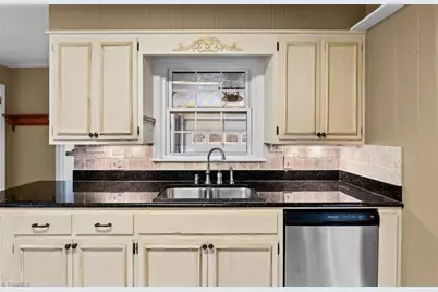 220 Cedarwood Drive, Jamestown, NC 27282 - Photo 9