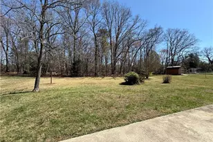 831 Delmonte Dr, Winston-Salem, NC 27106 - Photo 15