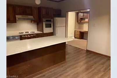 130 N Oakland Avenue, Eden, NC 27288 - Photo 5