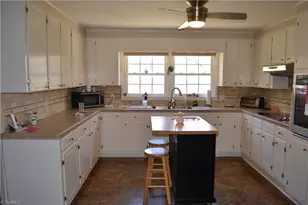 208 Twin Springs Rd, Stoneville, NC 27048 - Photo 11