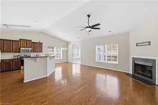 5905 Laurel Creek Ct, Greensboro, NC 27405 - Photo 5