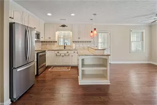 260 S Boyles St, Pilot Mountain, NC 27041 - Photo 9