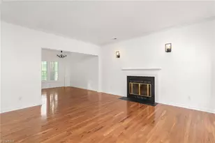 3922 Pondfield Ct, Greensboro, NC 27410 - Photo 7