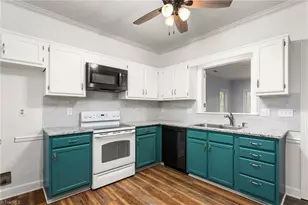 3922 Pondfield Ct, Greensboro, NC 27410 - Photo 13