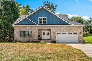 4642 Pebble Lake Dr, Pfafftown, NC 27040 - Photo 1