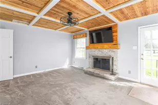 1104 Lamp Post Ln, Greensboro, NC 27410 - Photo 7