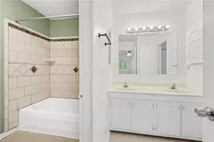 301 Village Ln, Greensboro, NC 27409 - Photo 9