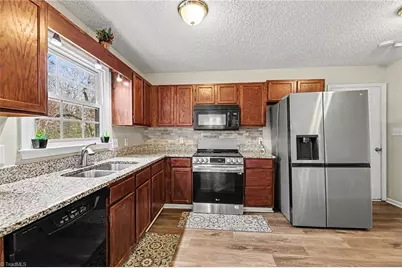 5518 Cobble Glen Court, Greensboro, NC 27407 - Photo 9