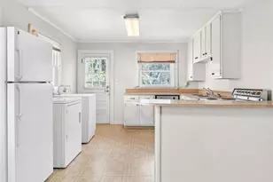 1028 Queen Ann St, Burlington, NC 27217 - Photo 9