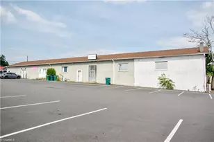 105 Llewellyn St, Dobson, NC 27017 - Photo 5