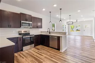 1517 Belmont St, Burlington, NC 27215 - Photo 9