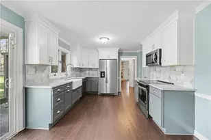 4103 Oak Hollow Dr, High Point, NC 27265 - Photo 15