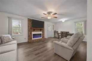 909 Chatfield Dr, Jamestown, NC 27282 - Photo 7