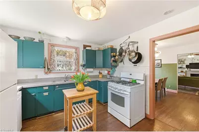 2328 Lyndhurst Avenue, Winston-Salem, NC 27103 - Photo 7