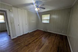 4004 Wooddale Ln, Greensboro, NC 27405 - Photo 5