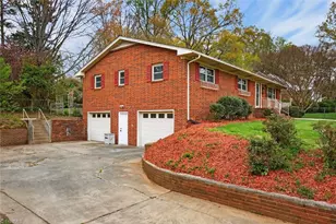 113 Green Valley Rd, Greensboro, NC 27408 - Photo 3