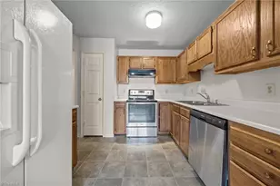 15 Meadowood Glen Way, Greensboro, NC 27409 - Photo 9