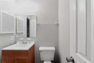 2733 Cottage Pl, Greensboro, NC 27455 - Photo 7