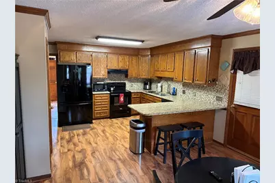 2173 Hawthorne Lane, Wilkesboro, NC 28697 - Photo 7