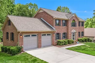 2173 Hawthorne Ln, Wilkesboro, NC 28697 - Photo 3