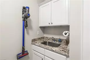 386 Wentworth Dr, Winston-Salem, NC 27107 - Photo 31