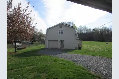 4236 Robertson Drive, Winston-Salem, NC 27101 - Photo 3