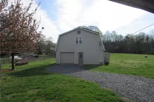 4236 Robertson Dr, Winston-Salem, NC 27101 - Photo 3