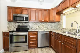 10 Apple Tree Ln, Greensboro, NC 27455 - Photo 9