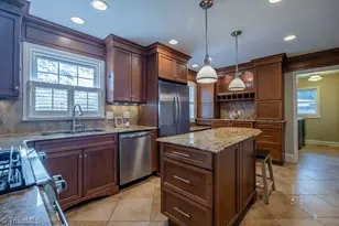 1229 Onslow Dr, Greensboro, NC 27408 - Photo 7