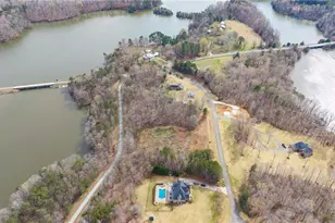 3229 Labrador Dr, Mebane, NC 27302 - Photo 9