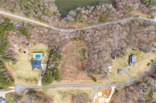 3229 Labrador Dr, Mebane, NC 27302 - Photo 3