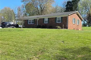 122 Northview Dr, Pilot Mountain, NC 27041 - Photo 3