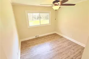 118 Lakeview Cir, Thomasville, NC 27360 - Photo 11