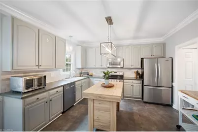 8105 Slane Court, Clemmons, NC 27012 - Photo 9