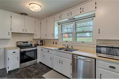 246 Fairview Avenue, Mount Airy, NC 27030 - Photo 11