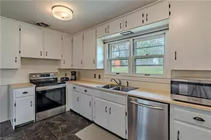 246 Fairview Ave, Mount Airy, NC 27030 - Photo 11