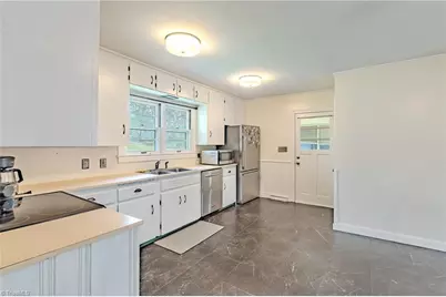 246 Fairview Avenue, Mount Airy, NC 27030 - Photo 5