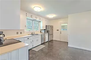 246 Fairview Ave, Mount Airy, NC 27030 - Photo 5