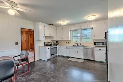 246 Fairview Avenue, Mount Airy, NC 27030 - Photo 9