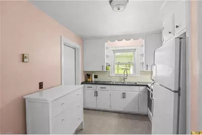 641 Willowbrook Lane, Winston-Salem, NC 27104 - Photo 5