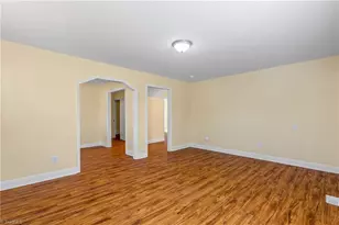 810 Elwell Ave, Greensboro, NC 27405 - Photo 9