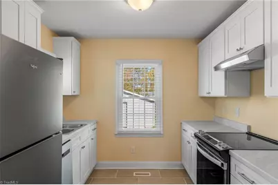 810 Elwell Avenue, Greensboro, NC 27405 - Photo 15