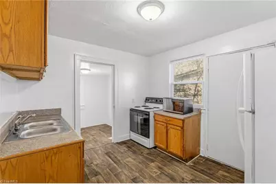 1618 Glenwood Avenue, Greensboro, NC 27403 - Photo 11