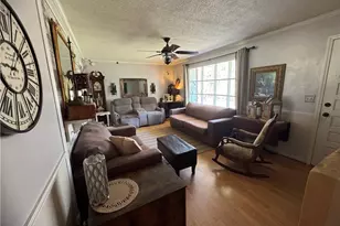 357 Holly Hill St, North Wilkesboro, NC 28659 - Photo 5