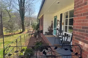 357 Holly Hill St, North Wilkesboro, NC 28659 - Photo 5