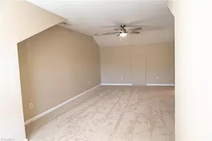 2605 Feather Bend Ct, Charlotte, NC 28269 - Photo 17